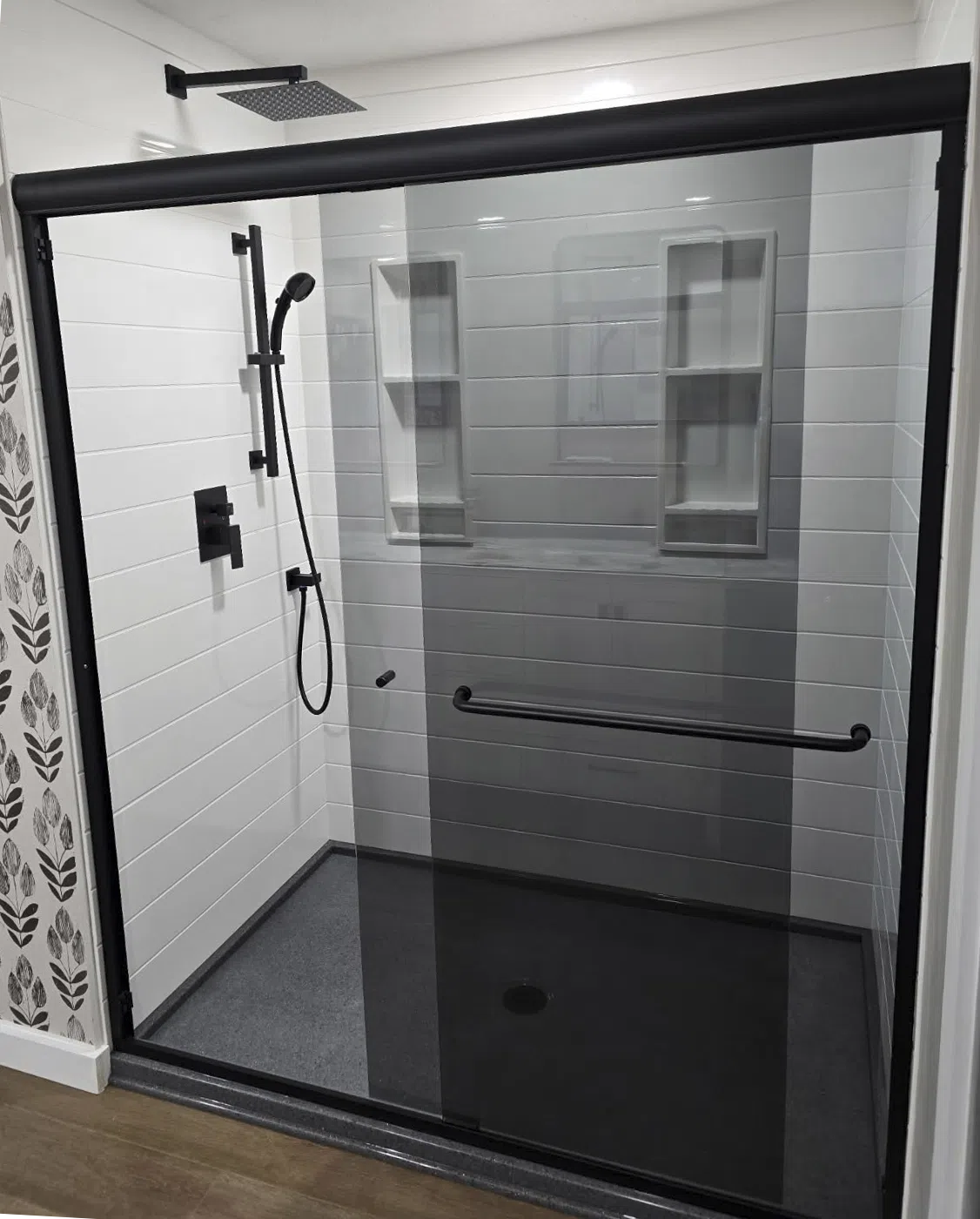 Onyx shower system